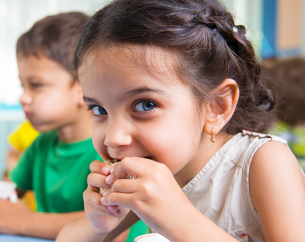 https://cafe110.org/wp-content/uploads/2016/08/littlegirl-eating-tight.jpg